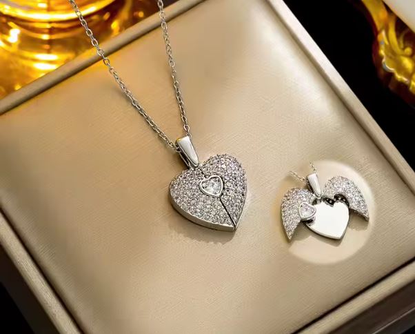 COLLAR CORAZÓN CON PIEDRAS DE ZIRCÓN CON GRABADO PERSONALIZADO - ENVIO GRATIS