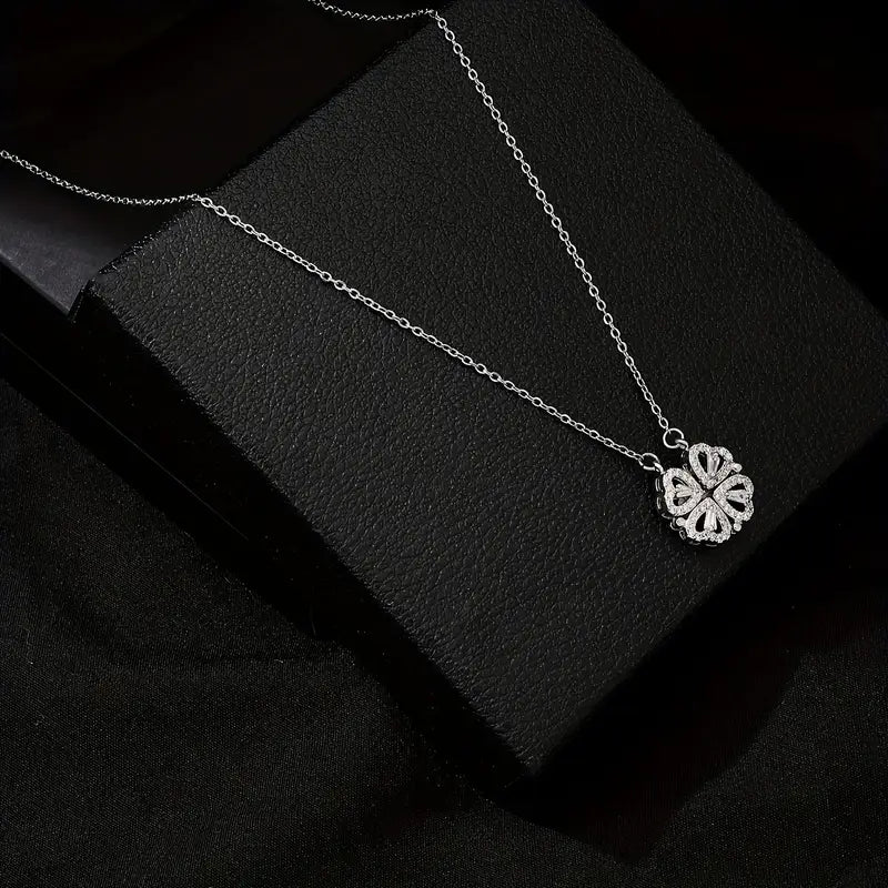 COLLAR TREBOL DE CORAZONES