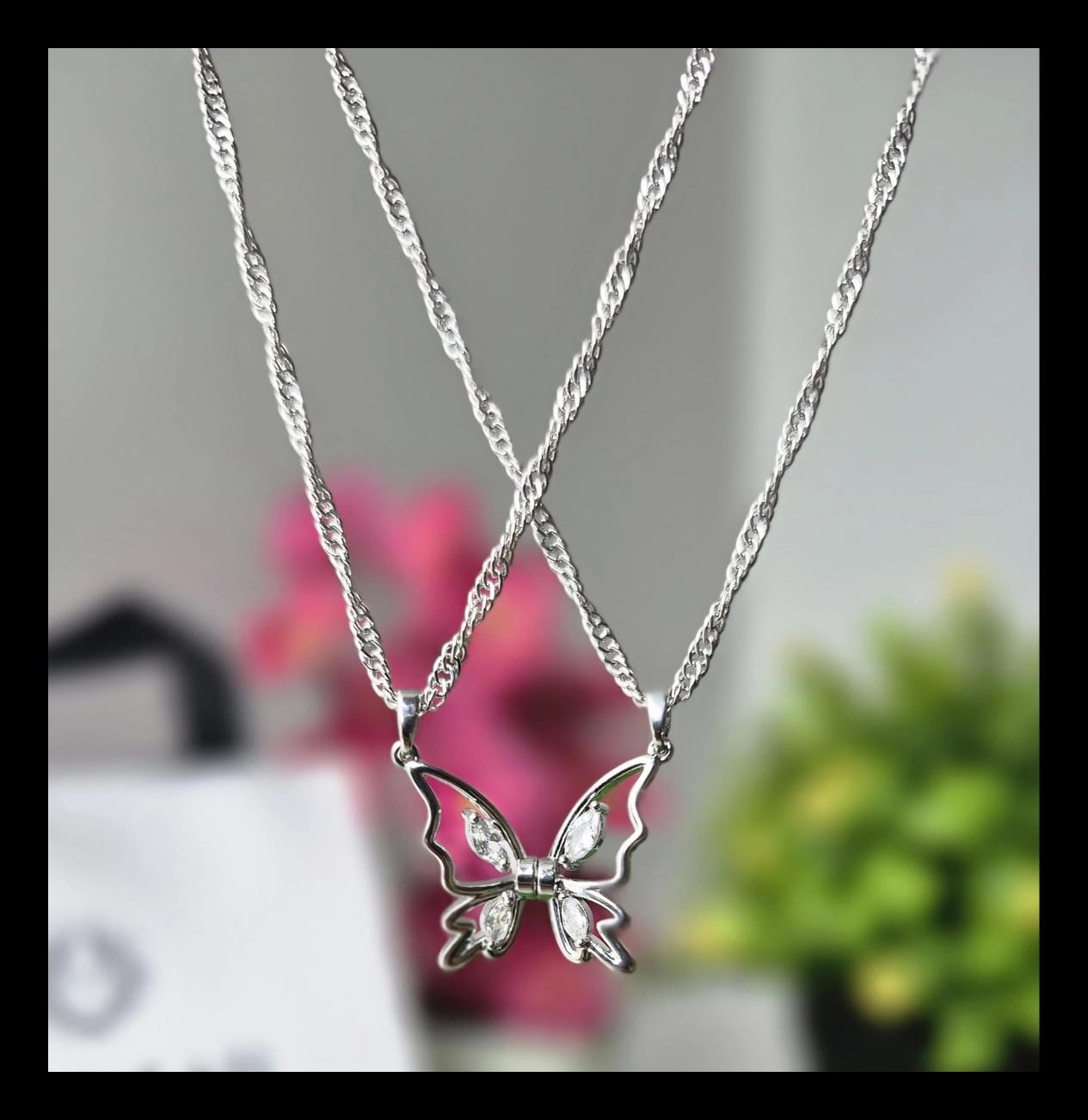 COLLAR DE MARIPOSA IMANTADA