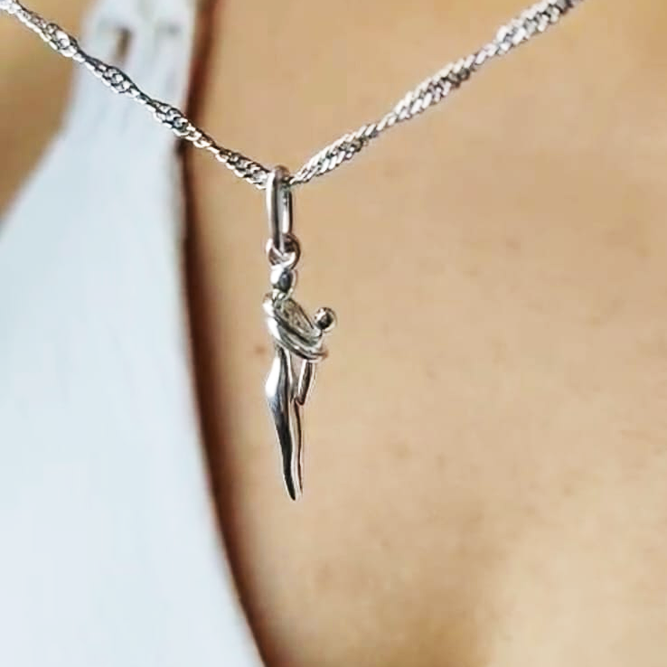 COLLAR DE PLATA  950 ABRAZO MADRE E HIJO(A)